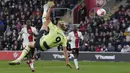 <p>Manchester City terus mengejar Arsenal di klasemen Liga Inggris. Memasuki pekan ke-30, Manchester City kembali dekati jarak usai menang 4-1 atas tuan rumah Southampton pada pekan ke-30 Liga Inggris. (AP Photo/Frank Augstein)</p>