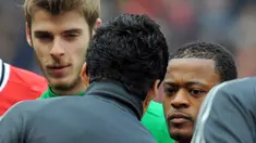Kiper MU, David de Gea akan menyambangi mantan klubnya Atletico Madrid di leg pertama babak 16 Besar Liga Champions 2021/2022, Rabu (23/2/2022). Selain pulang kampung, ia juga akan bersua Luis Suarez untuk bernostalgia dalam kasus rasialis Patrice Evra. (AFP/Andrew Yates)