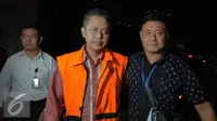 Kasubdit Bukti Permulaan Direktorat Penegakan Hukum Ditjen Pajak, Handang Soekarno meninggalkan Gedung KPK, Jakarta, Senin (22/11). (Liputan6.com/Helmi Afandi) 