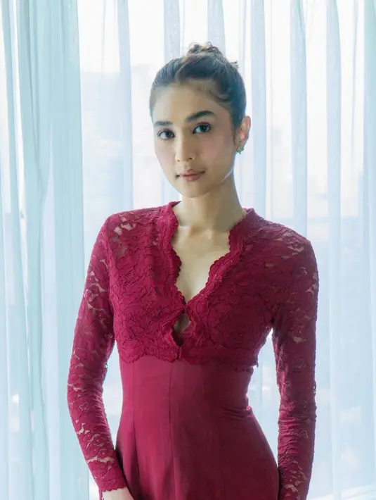 <p>Mikha Tambayong belum lama ini menjadi bridesmaid pada pernikahan sahabat [Instagram/miktambayong]</p>