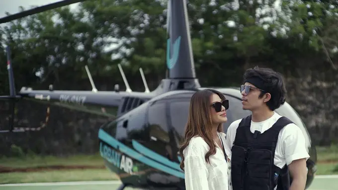 6 Momen Aurel Hermansyah Naik Helikopter, Dapat Kejutan Romantis Dari Atta Halilintar. (Sumber: Instagram/attahalilintar dan Instagram/aurelie.hermansyah)