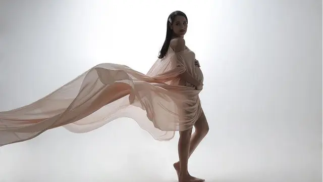 Masuki Usia Kehamilan 36 Minggu, Ini 6 Potret Maternity Shoot Niken Anjani