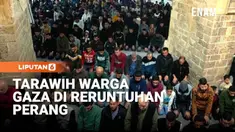 Umat Muslim menggelar salat Tarawih perdana di Great Omari Mosque, Gaza City, pada Selasa malam, menandai dimulainya bulan suci Ramadan. Ibadah dilaksanakan di salah satu ruangan masjid yang telah dibersihkan dan dipersiapkan, meski bangunan bersejar...