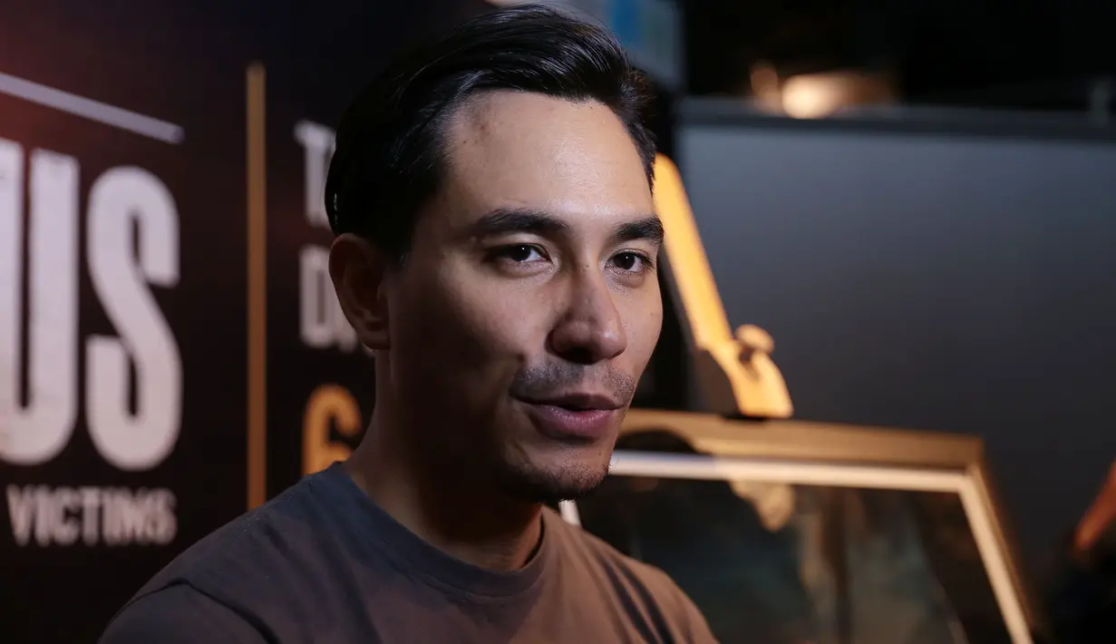 "Akhirnya proses panjang setelah hampir 3 tahun Night Bus sudah siap dirilis. Cerita ini sebenarnya dramatik triller dengan bumbu action," ucap Darius Sinatrya saat konferensi pers di kawasan Senayan, Jakarta, Kamis (23/2/2017). (Deki Prayoga/Bintang.com)