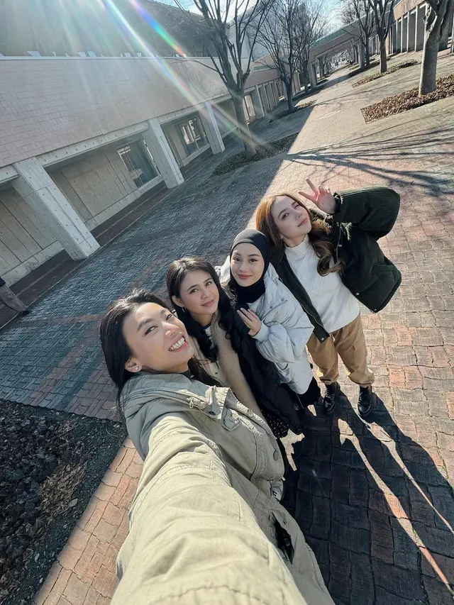 7 Momen Agatha Chelsea Syuting Film di Jepang, Potretnya saat Tidur Jadi Sorotan