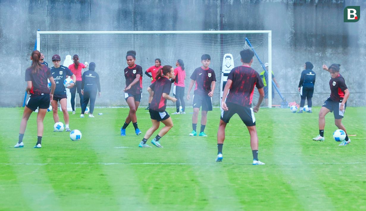 Garuda Pertiwi bakal menghadapi Timnas Chinese Taipei, Kirgistan, dan Pakistan demi merebut satu tempat ke Piala Asia Putri 2026. (Bola.com/M Iqbal Ichsan)