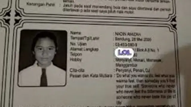 Potret Buku Tahunan Para Artis