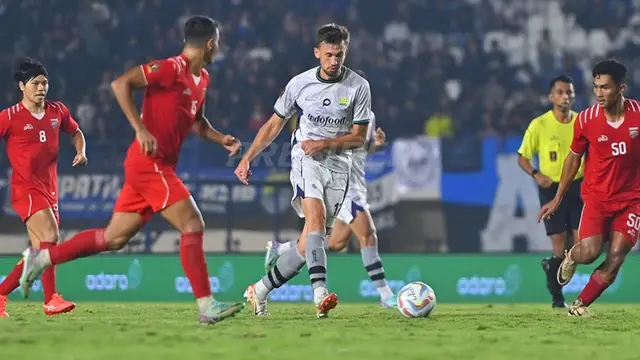 Aksi Mateo Kocijan pada laga Persib Bandung vs Borneo FC di Piala Presiden 2024 (c) Piala Presiden 2024