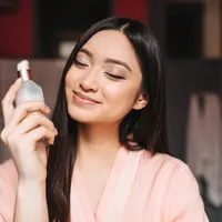 Kombinasi aroma oud dan musk semakin populer di kalangan perempuan mandiri yang ingin tampil berkelas tanpa kehilangan sisi feminin. [Dok/freepik.com/lookstudio]