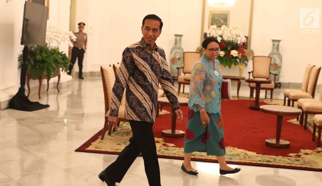 Presiden Joko Widodo didampingi Menlu Retno menerima kunjungan kerja Ibu Negara Afghanistan, Rula Ghani di Istana Bogor, Selasa (5/12). Kunjungan tersebut juga untuk menjalin kerjasa dalam bidang pemberdayan perempuan. (Liputan6.com/Angga Yuniar)
