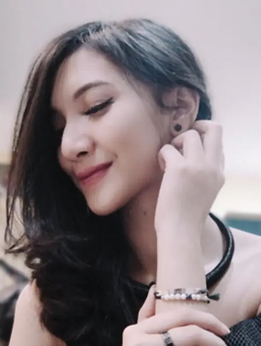 Diumur yang ke-24, Vidi Aldiano rupanya sudah menemukan tambatan hatinya pada seorang wanita cantik yang disebut namanya, Sheila Dara Aisha. (viainstagram@vidialdiano/Bintang.com)