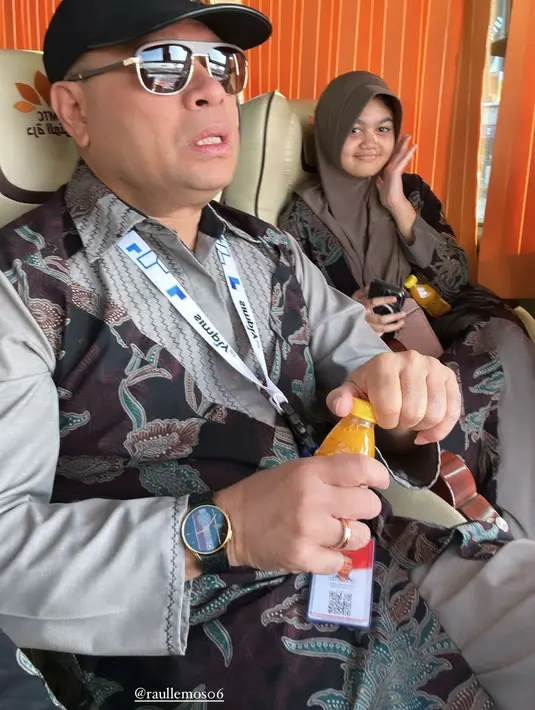 "Salfok sama @amora_lemos05 cantikk bgt masyaAllah," tulis seorang netizen di kolom komentar. [Foto: Instagram/krisdayantilemos]