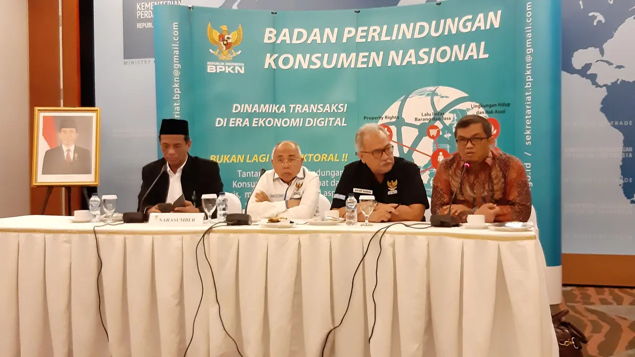Ketua BPJPH Sukoso (paling kiri), Wakil Direktur LP POM MUI Sumunar Jati (paling kanan), Ketua BPKN Ardiansyah Parman (kemeja putih)