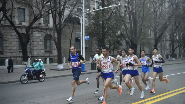 Para peserta mengikuti Maraton Internasional Pyongyang ke-31 di Pyongyang pada 6 April 2025, sebagai bagian dari perayaan untuk memperingati hari lahir pemimpin pendiri Korea Utara Kim Il Sung pada 1912. Edisi terakhir Maraton Pyongyang diadakan p