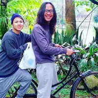 Keceriaan dan keharmonisan Aming dan Istri kembali ditunjukkan melalui media sosial. Pernikahan yang sempat menjadi kontroversi itu beberapa kali berbagi kebahagiaan setelah resmi menikah. (dok. Instagram)