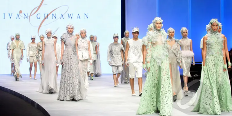 Koleksi "Thalassa" dari Ivan Gunawan di Indonesia Fashion Week 2015