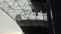 Puting Beliung Terjang Kelapa Dua Tangerang, Rusaki Atap Stadion Ini