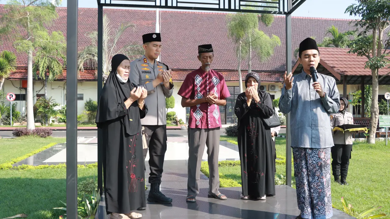 Polres Jombang menggelar doa bersama untuk Briptu Rian yang tewas dibakar istrinya. (Istimewa)