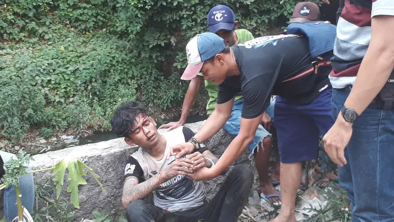 Seorang pelaku jambret babak belur dihakimi warga di Kelurahan Bencongan, Kecamatan Kelapa Dua, Kabupaten Tangerang, Rabu (19/9/2018).