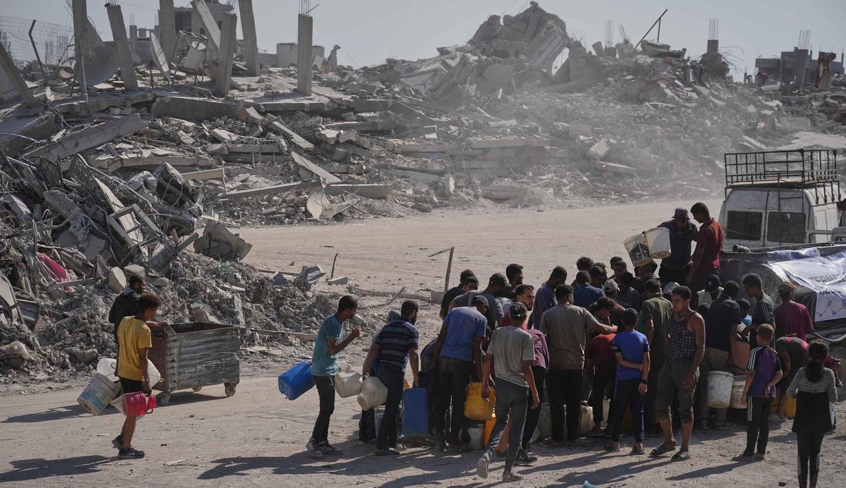 Bahkan, beberapa wilayah di Kota Gaza hanya menerima kurang dari 25% dari kebutuhan air harian. (AP Photo/Jehad Alshrafi)