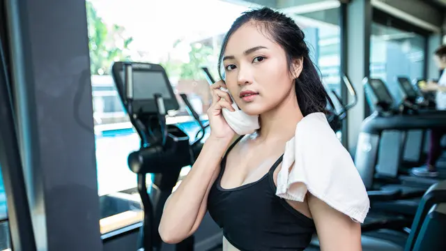 perempuan olahraga berkeringat