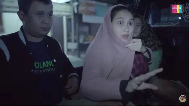 8 Potret Ayu Ting Ting Lakukan Sahur On The Road, Santai Naik Mobil Pick Up
