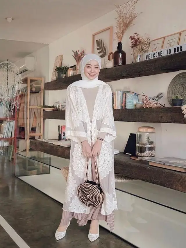 Model Gamis dengan Outer