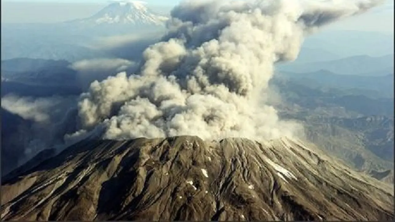 Gunung St. Helens (AP)