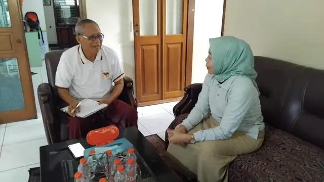 Kisah Wisudawan Sekolah Lansia