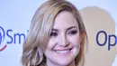 Senyum Kate Hudson saat menghadiri Operation Smile Gala 2016 di New York, Kamis (12/5). Rambutnya yang dibiarkan terurai membuat tampilan Kate Hudson makin cantik dan berhasil mencuri perhatian. (Dimitrios Kambouris/GETTY IMAGES NORTH AMERICA/AFP)