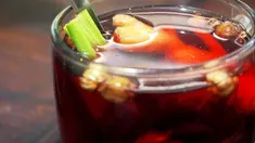 Beberapa minuman tradisional di Indonesia terkenal tidak hanya karena rasanya yang enak, tapi juga karena khasiatnya.
