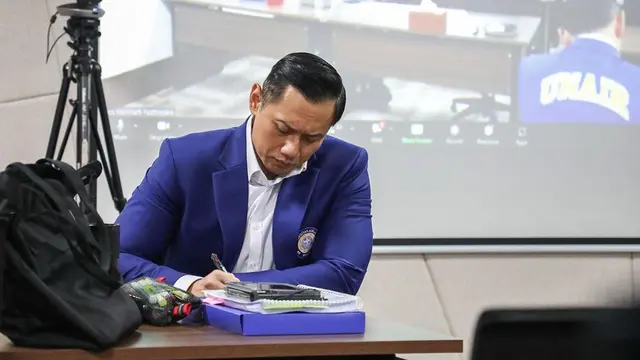 Momen AHY Jalani Sidang Proposal Disertasi di Universitas Airlangga, Tetap Santai