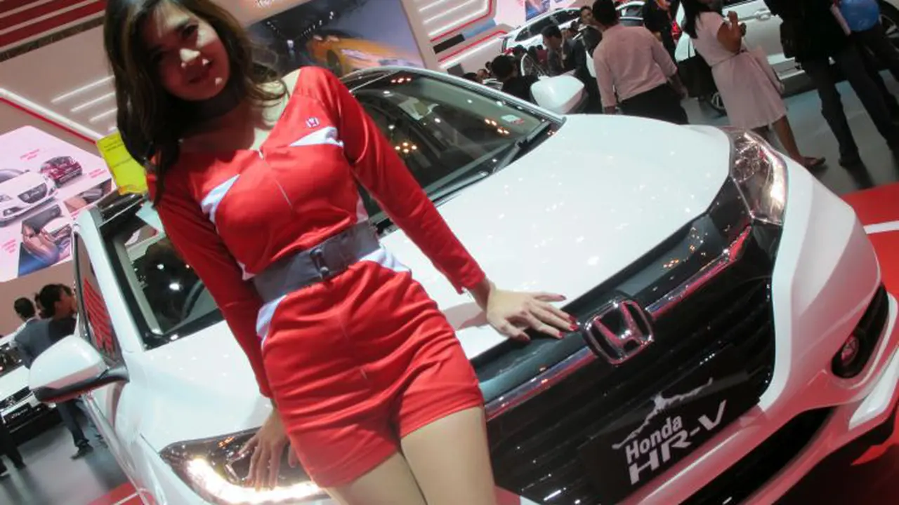 Model Seksi Vs Honda HR-V, Gemas Mana?