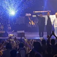 Pongki kembali nahkodai Jikustik dalam konser Jikustik Reunian. (Bambang E Ros/Fimela.com)