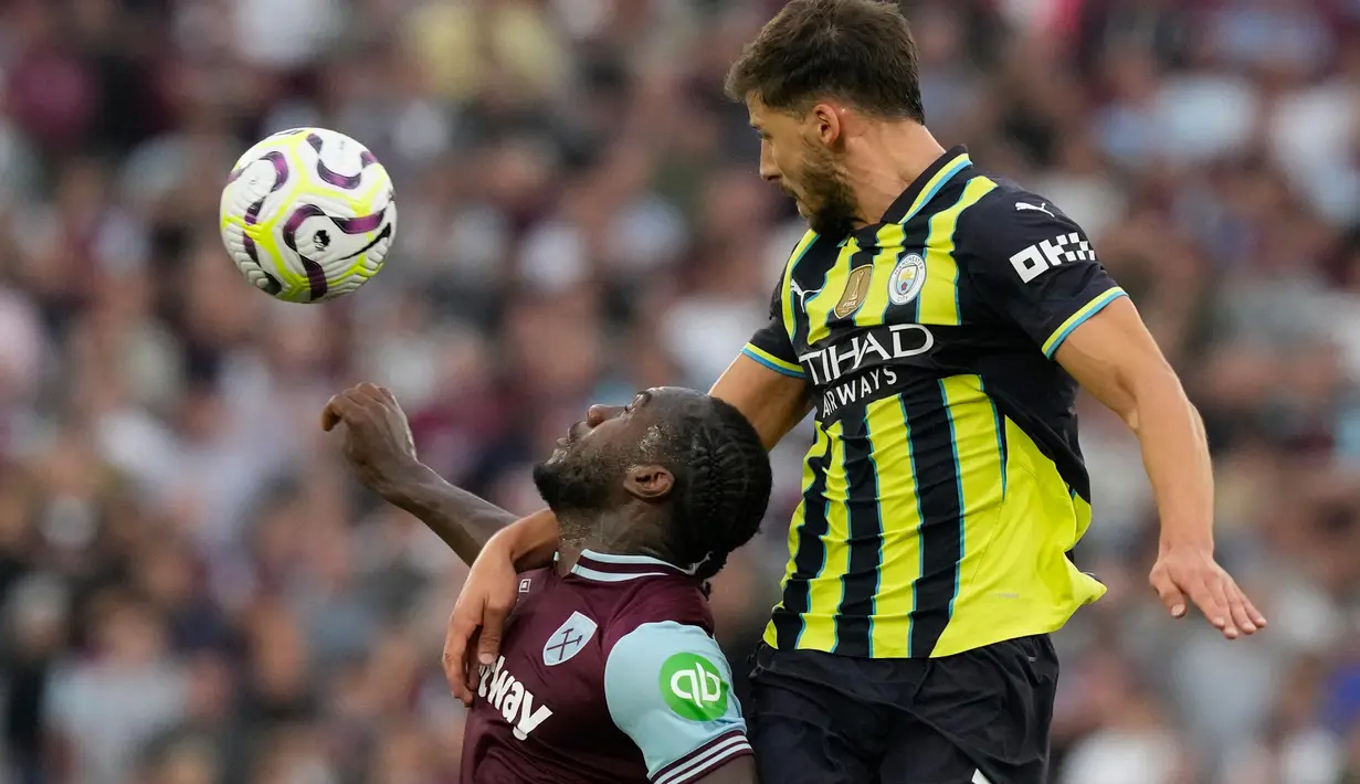 West Ham United sempat menyamakan kedudukan 1-1 setelah pemain Manchester City, Ruben Dias mencetak gol bunuh diri pada menit ke-19. (AP Photo/Frank Augstein)