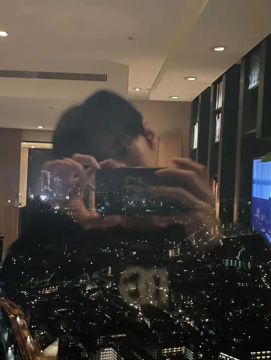 Doyoung ternyata mempunyai satu orang kakak yang juga aktor terkenal dan mantan personel 5URPRISE bernama Gong Myung. (FOTO: instagram.com/do0_nct/)