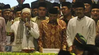 Rois Am PBNU terpilih, KH Ma'ruf Amin (kiri), Ketua PBNU terpilih, KH. Said Aqil Siradj (tengah) dan Ketua Panitia Daerah Muktamar NU ke-33 Saifullah Yusuf saat penutupan Muktamar NU di Jombang, Jawa Timur, Kamis (6/8/2015). (Liputan6.com/Johan Tallo)