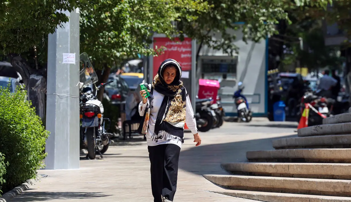 Pembatasan dikarenakan Iran mengalami kekurangan air di tengah gelombang panas yang sedang berlangsung. (Foto oleh AFP)