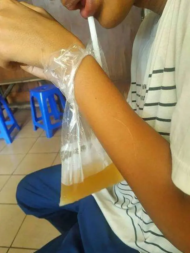 Bikin Geleng Kepala, 6 Cara Nyeleneh Orang Menikmati Minuman