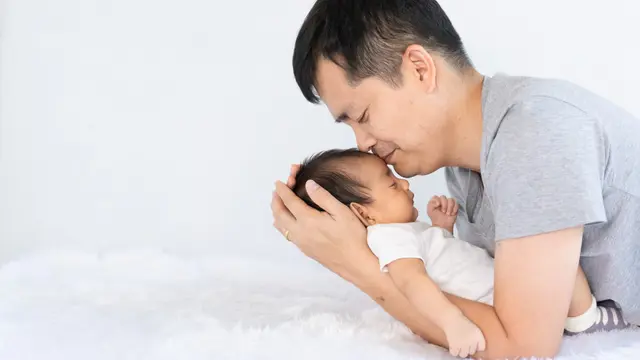 Bukan Hanya untuk Ibu, Cuti Melahirkan Ternyata Juga Penting buat Para Ayah Lho