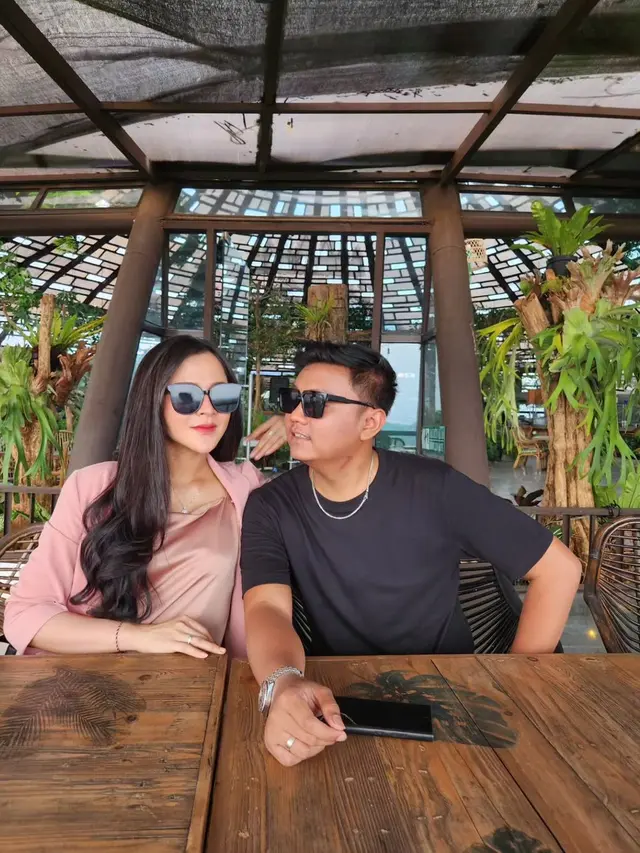 6 Potret Terbaru Bella Bonita Istri Denny Caknan, Salah Satu Anak Kembarnya Meninggal