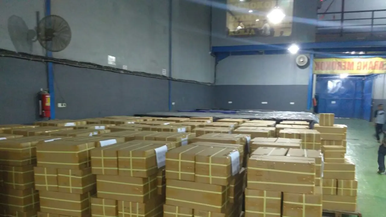 2 Kontainer Surat Suara Pilkada DKI Dikirim dari Makassar 