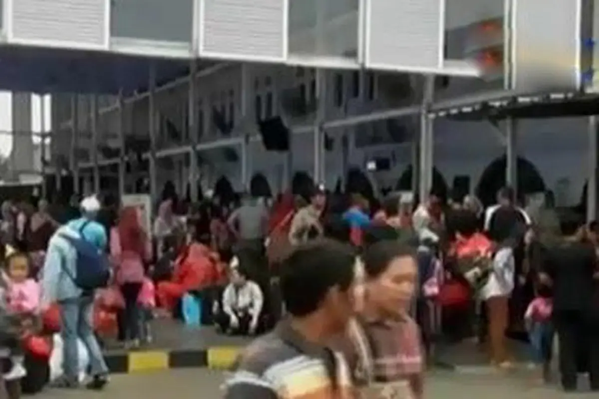 Kepadatan di Stasiun Senen