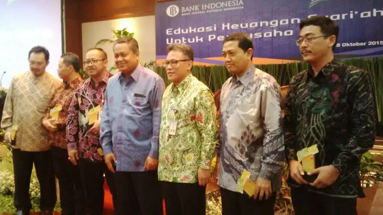  Bank Indonesia bersama para pengusaha menggelar seminar edukasi keuangan syariah.