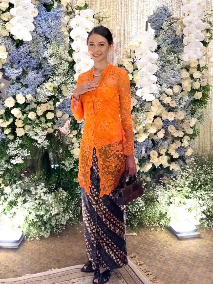 Yuki Kato kenakan kebaya ibunda (Instagram/yukikt)