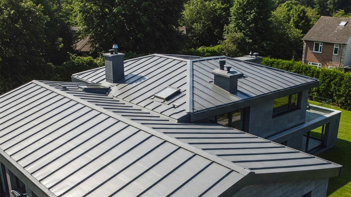 6 Model Seng Atap Rumah Terbaru 2025, Bikin Hunian Tahan Karat