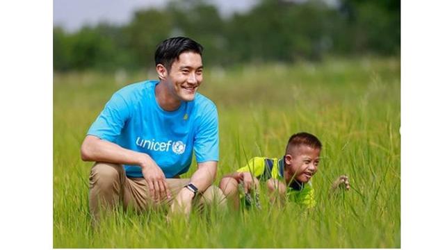 7 Potret Siwon Super Junior Saat Jadi Duta UNICEF Ini Bikin Salut