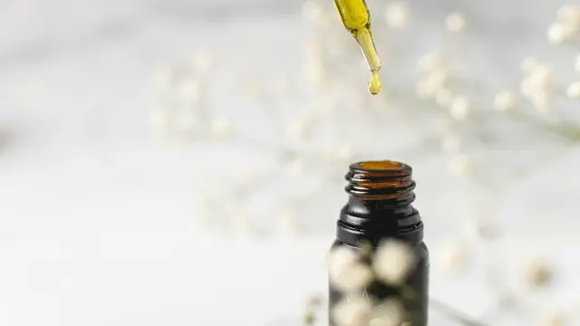 Cairan serum. (dok. Unsplash.com/CRYSTALWEED cannabis)