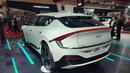 Kia EV6 GT-Line memiliki sisi belakang yang futuristik dengan lampu belakang yang sudah sepenuhnya menggunakan LED. Lampu belakangnya berbentuk memanjang kesamping dan tersambung serta melengkung di kedua sisinya sehingga memberi kesan sporty dan futuristik.