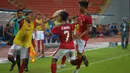 Pemain Timnas Indonesia U-16, Amanar Abdillah (tengah) merayakan gol bersama rekannya pada laga grup G Piala AFC U-16 di Stadion Rajamangala, Bangkok, Senin (18/9/2017). Timnas Indonesia U-16 menang 1-0. (Bola.com/PSSI)